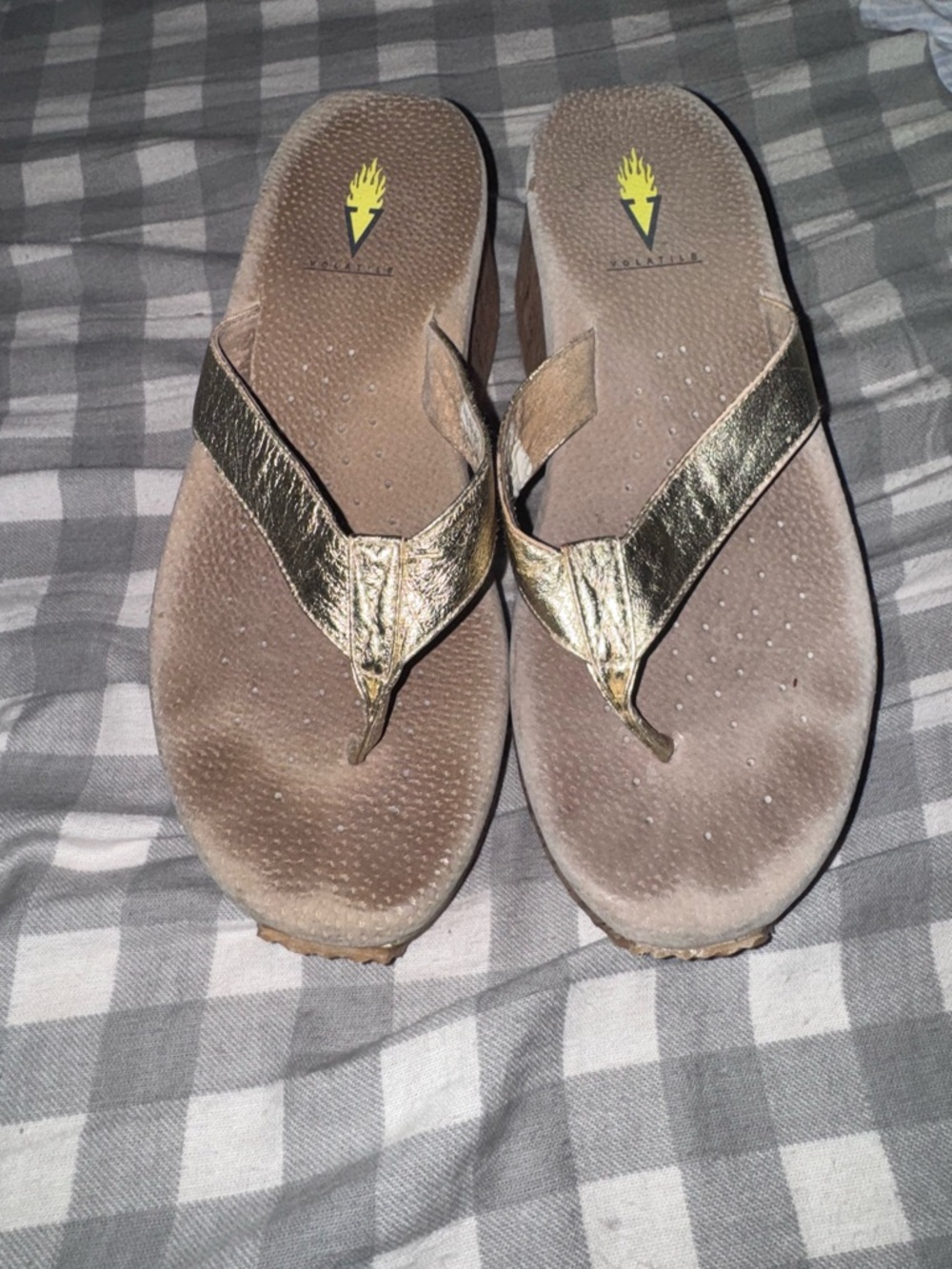 Volatile Metallic Gold Wedge Thong Sandals size 10 - Picture 3 of 6
